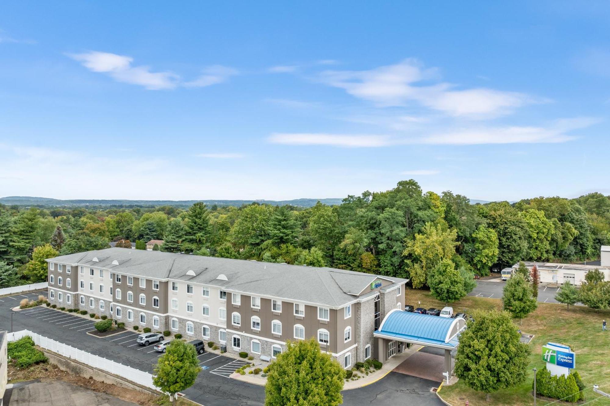 Holiday Inn Express Hartford-Newington By Ihg Exterior foto